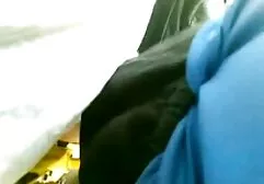 Milf in free seksfilms paarse kousen heeft sperma in haar vagina.