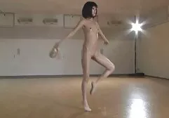 De vrouw die nooit tevreden is heeft een affaire met een zwarte gratissexfilmskijken man, gaf hem een pijpbeurt en neukte met een voederdop.