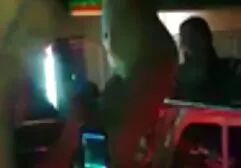 De sexsfilm gratis meisjes knuffelen bijna naakt voor de camera.