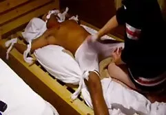 Lindsay die de penis van gratis lange sexfilmpjes haar vriendin vingert.
