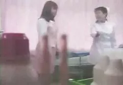 Russische studenten dronken alleen mooie seksfilms seks in de badkamer.