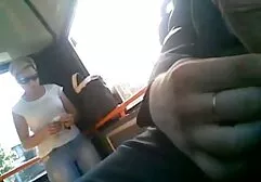 De bruid die seks heeft sexfilms gratis kijken met de taxichauffeur.