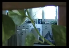 Het kleine meisje zuigt en masturbeert sexfilms gratis kijken met de Grote Lul.
