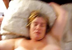 Mannen betreden de vagina van een maagdelijke baby. triosexfilms