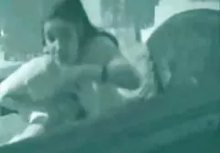Een 18-jarig meisje in sexfilmpjes online vlechten heeft seks met een man.