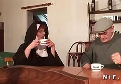 Secretaris melking youtube seksfilms Big geeft anale seks aan de baas in het kantoor