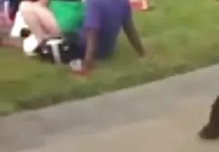 Zwarten betrokken bij een gangbang met een blondje. nederlandsesexfilms