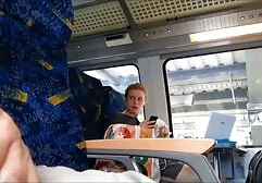 Homo ' s gratis trio sexfilm met een perfect gepompt lichaam sloegen elkaar in de kont.