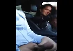 Een naakt meisje achter het stuur van een serie erotische video chat gratis sexfil programma ' s RuNet