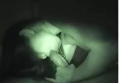 Pizdoliz likte haar vagina voor een pornofilms trio grote borst en kwam binnen na de seks.