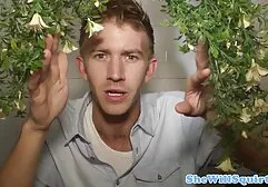 Brutale minnaar en vol lust . ze gratis sex films kijken is onbeleefd . neukt een slaaf met een grote strapon Kont.