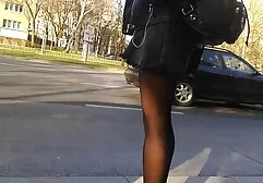 Gekartelde vrouwen worden geneukt gratis hd pornofilm door een man.