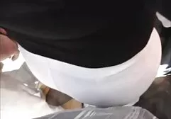 Sexy blond in rode slipjes en zwarte sex film grstis kousen die de vagina strelen.