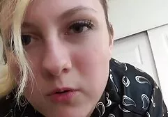 Psycholoog tante eikel die sex film kijken gratis een lid van de cliënt pijpt en hem op de bank geeft