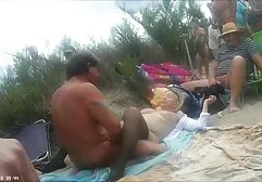 De Oude man ontvoerde een jonge sex film kijken gratis maagd en mager.