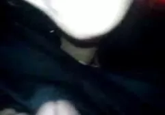 Lesbische meisjes zuigen gratis sexfilms kijken een vreemde lul door een scherm in de zaal