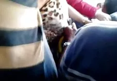 De gratis geile sexfilmpjes Coach eet een alleenstaande vrouw.