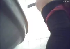 Naakte gratis sexfilem meisjes dragen de rechter frame cover op de bodem van de mannelijke fallus