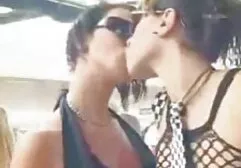 Blonde Lesbienne, Lesbienne, een hoed met gratis nederlandstalige sexfilms een groot seksspeeltje.